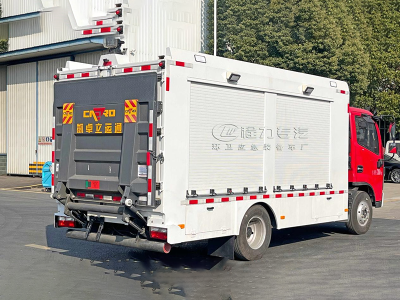 東風小多利卡裝備車
