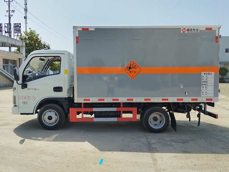 躍進(jìn)柴油危險品廂式車